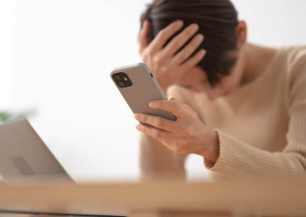 スマホ副業詐欺の種類と特徴6選!お金を騙し取られた場合の対応とは?